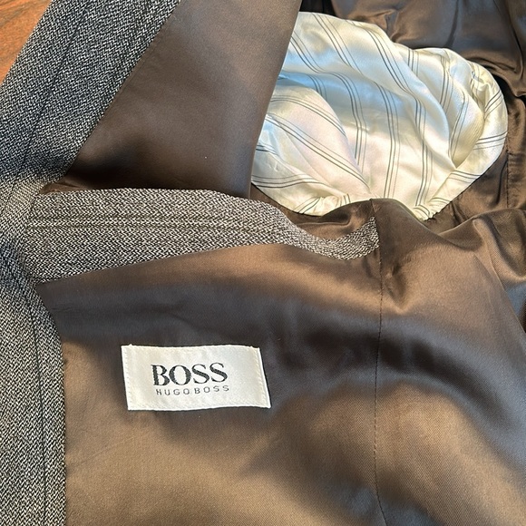 HUGO BOSS Suit - Picture 3 of 11